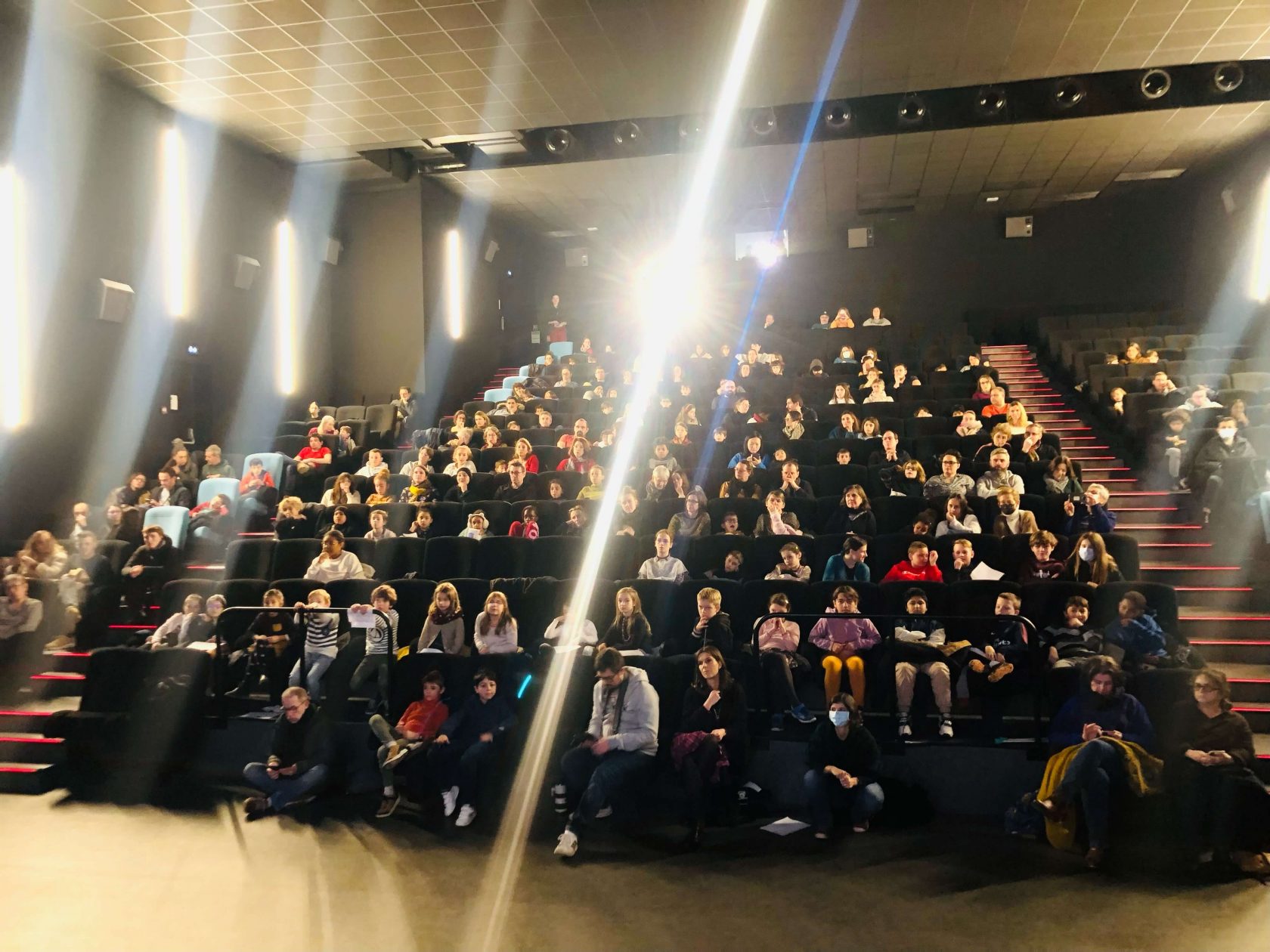 Remise des prix - Travelling 2025 - Élèves en salle